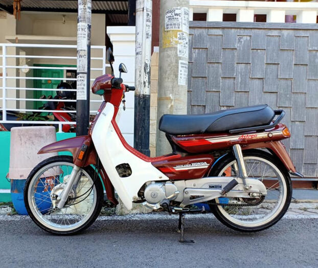 Honda Astrea Grand Bulus Restored by Guus Motorworks
