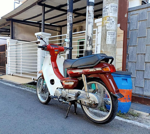 Honda Astrea Grand Bulus Restored by Guus Motorworks
